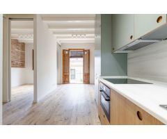 PRECIOSO PISO CON ENCANTO REFORMADO POR COMPLETO EN 2022, BALCÓN A CALLE PEATONAL A DOS PASOS DE LA