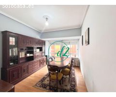 SE VENDE AMPLIO Y LUMINOSO PISO EN EL VEINTIJNO. REF 1291