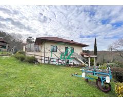 SE VENDE ACOGEDORA CASA CON 3000m DE PARCELA TODA CERRADA EN A PEROXA. REF 1304