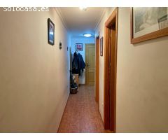 ¡Luminoso piso con balcón cerca de todos los servicios!