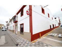 Casa de esquina para reformar en Lobón