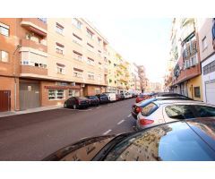 Amplia Plaza de Garaje Y Espacioso Trastero .Zona Mª Auxiliadora