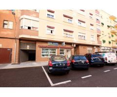 Amplia Plaza de Garaje Y Espacioso Trastero .Zona Mª Auxiliadora