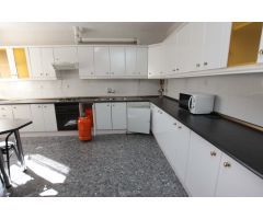 Ámplio y luminoso piso de 4 dormitorios con patio privado ¡Listo para entrar a vivir!