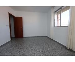 Ámplio y luminoso piso de 4 dormitorios con patio privado ¡Listo para entrar a vivir!