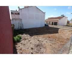 Solar urbano, de esquina en Montijo.