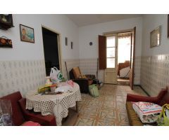 Vivienda céntrica para reformar en Montijo