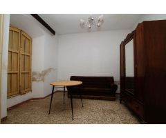 Vivienda céntrica para reformar en Montijo