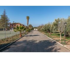 Villa en Venta en Atarfe, Granada