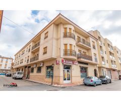 EDIFICIO EN HUETOR TAJAR, CON SUPERMERCADO, VIVIENDA Y MAS DE 600M2 DISPONIBLES PARA CONSTRUIR