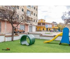 EDIFICIO EN HUETOR TAJAR, CON SUPERMERCADO, VIVIENDA Y MAS DE 600M2 DISPONIBLES PARA CONSTRUIR