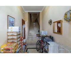 EDIFICIO EN HUETOR TAJAR, CON SUPERMERCADO, VIVIENDA Y MAS DE 600M2 DISPONIBLES PARA CONSTRUIR