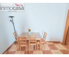 590  euros,  piso de dos dormitorios,  amueblado, con balcon.