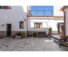 ¡Exclusivo adosado en La Zubia con apartamento independiente! ??????