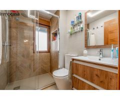 ¡Exclusivo adosado en La Zubia con apartamento independiente! ??????