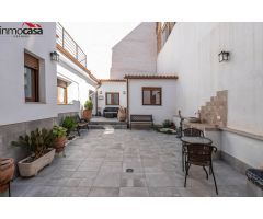 ¡Exclusivo adosado en La Zubia con apartamento independiente! ??????