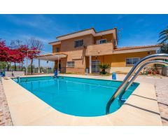 Exclusivo Chalet Esquinero en Monte Alcedo, Ribarroja!