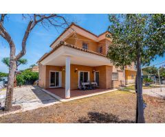 Exclusivo Chalet Esquinero en Monte Alcedo, Ribarroja!