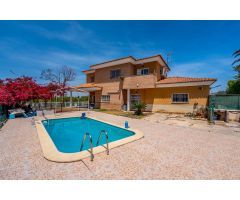 Exclusivo Chalet Esquinero en Monte Alcedo, Ribarroja!