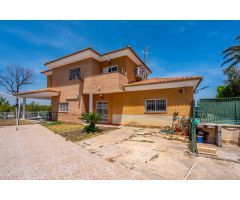 Exclusivo Chalet Esquinero en Monte Alcedo, Ribarroja!
