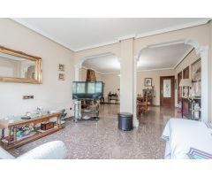 EXCEPCIONAL CHALET EN URBANIZACIÓN LOS MIRASOLES EN GODELLETA!