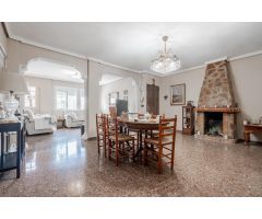 EXCEPCIONAL CHALET EN URBANIZACIÓN LOS MIRASOLES EN GODELLETA!