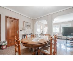 EXCEPCIONAL CHALET EN URBANIZACIÓN LOS MIRASOLES EN GODELLETA!
