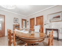 EXCEPCIONAL CHALET EN URBANIZACIÓN LOS MIRASOLES EN GODELLETA!