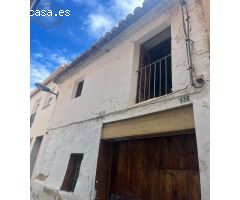 ¡Oportunidad única para construir tu hogar soñado en el corazón de Llíria!