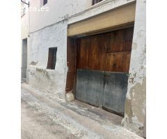 ¡Oportunidad única para construir tu hogar soñado en el corazón de Llíria!