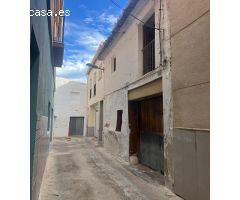 ¡Oportunidad única para construir tu hogar soñado en el corazón de Llíria!