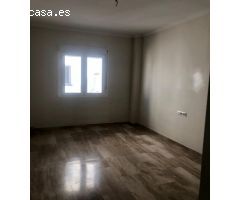 PISO EN VENTA CON GARAJE EN EL CENTRO DE CHICLANA