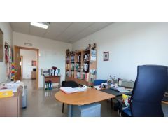 Oficina Totalmente Amueblada en Alquiler