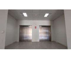 Oficina Totalmente Amueblada en Alquiler