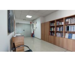 Oficina Totalmente Amueblada en Alquiler
