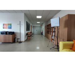 Oficina Totalmente Amueblada en Alquiler