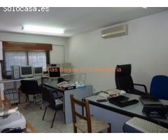 REF 4866 NAVE SEMIDIAFANA 700 m2 CON 4 OFICINAS Y BAÑOS