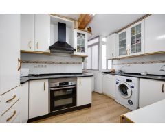 APARTAMENTO DE 3 DORMITORIOS CON VISTAS AL PUERTO Y AL MAR EN TORREVIEJA, ZONA CENTRO