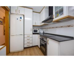 APARTAMENTO DE 3 DORMITORIOS CON VISTAS AL PUERTO Y AL MAR EN TORREVIEJA, ZONA CENTRO