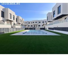 Chalet en complejo residencial en Almerimar.