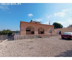 Chalet en Elche pedanias zona Derramador con amplio terreno y casa de invitados