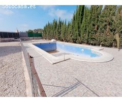 Chalet en Elche pedanias zona Derramador con amplio terreno y casa de invitados