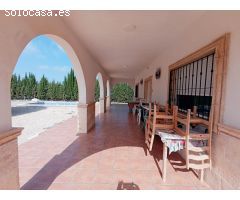 Chalet en Elche pedanias zona Derramador con amplio terreno y casa de invitados