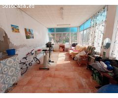 Casa Rústica en La Hoya con Amplia Parcela y Comodidades Exclusivas