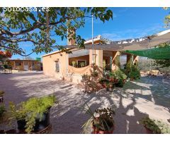 Encantadora Casa Rústica en Hondon de los Frailes con Amplio Terreno