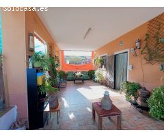 Encantadora Casa Rústica en Hondon de los Frailes con Amplio Terreno