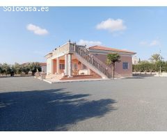 Exclusivo Chalet Seminuevo en Jubalcoy, Elche