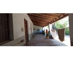 CASA DE CAMPO ADOSADA, CON ÁLJIBE Y TRES PARCELAS PRODUCTIVAS DE GRANADAS