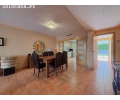 Exclusivo bajo dúplex en la Playa de Miramar – Terraza de 50 m², parking privado y a solo 120 metros