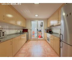 Exclusivo bajo dúplex en la Playa de Miramar – Terraza de 50 m², parking privado y a solo 120 metros